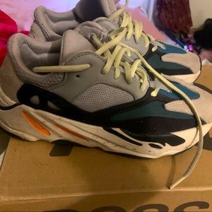 Wave runner Yeezys size 6 men fits size 7-1/2 women